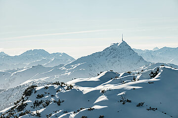 Almliesl Hüttenurlaub in den Bergen buchen Imposante, schneebedeckte Berggipfel des Salzburger Saalachtals