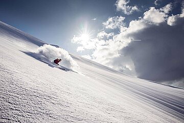 Traumhaftes Winterwetter und ein Freerider im Pulverschnee