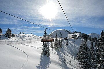 Mit Almliesl Urlaub in der Steiermark buchen Winterlandschaft im Skigebiet mit einem Lift